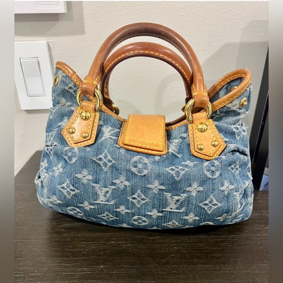 2006 Louis Vuitton Denim Pleaty Handle
Bag - Picture 3 of 12